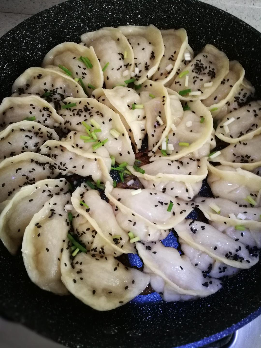 早餐来一锅香脆的生煎饺子
