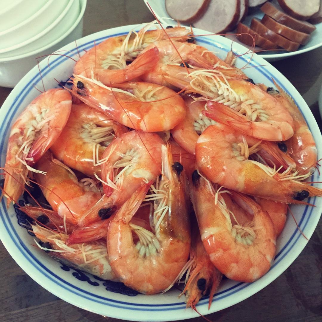美一861002做过水煮大虾清水煮海白虾,活虾吃起来果然有嚼劲儿#午餐