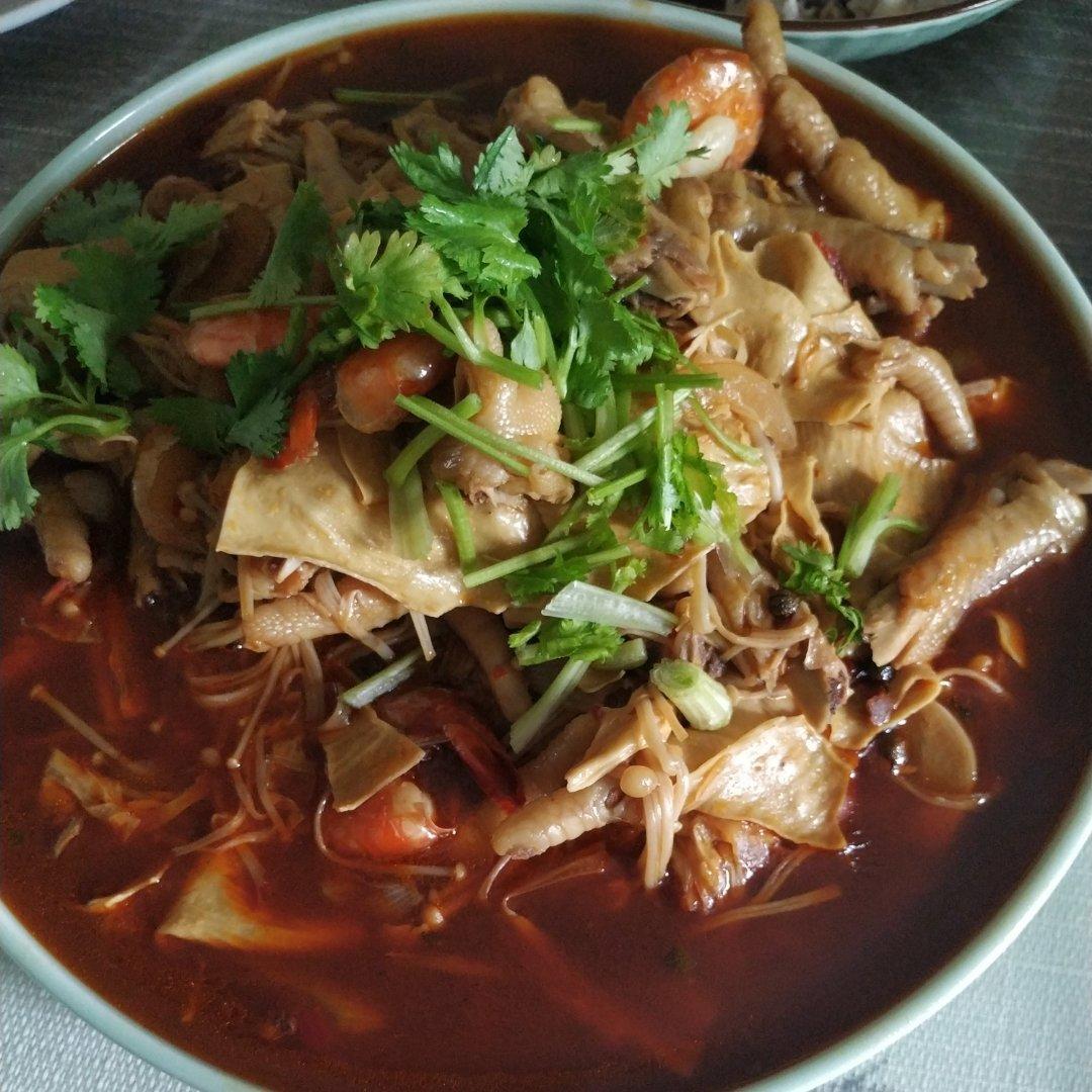 超简单的明虾鸡爪煲