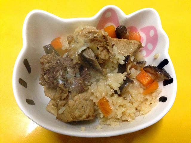 喷香排骨焖饭（爆好吃）