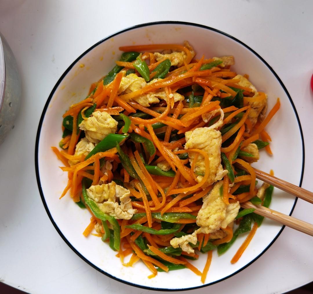 青椒炒胡萝卜鸡蛋