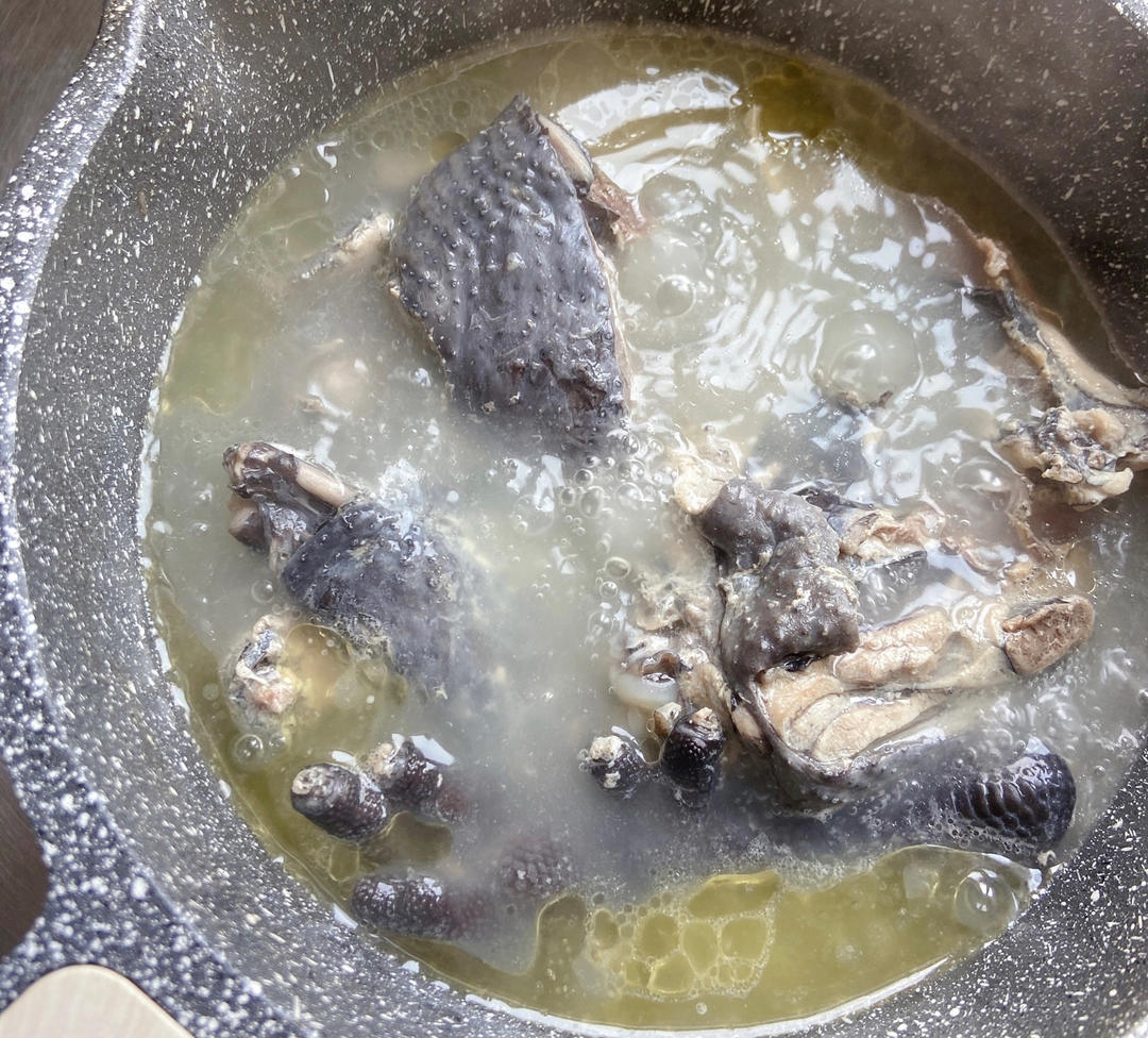 乌鸡汤(红枣、枸杞、没用一滴油、汤鲜肉烂)