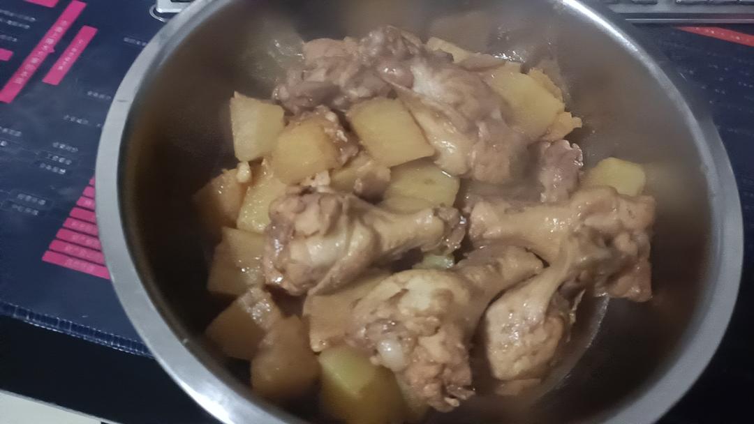 土豆炖鸡块