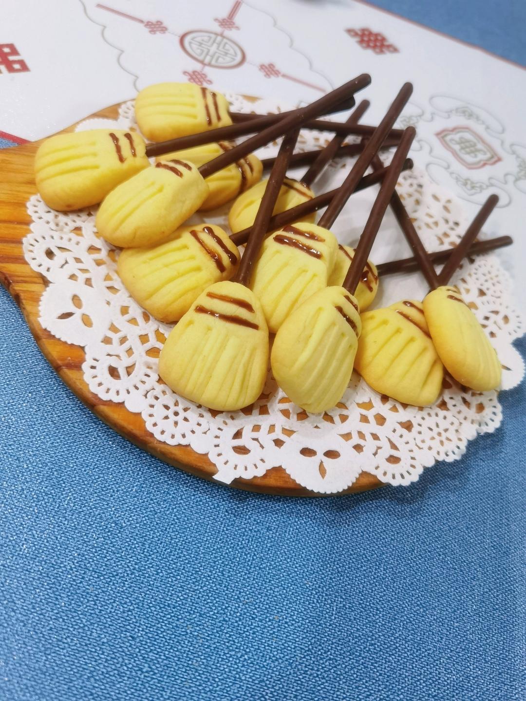 万圣节!女巫的扫帚饼干