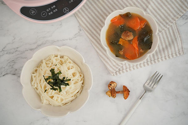 小熊电蒸锅食谱：轻食之味增汤的做法