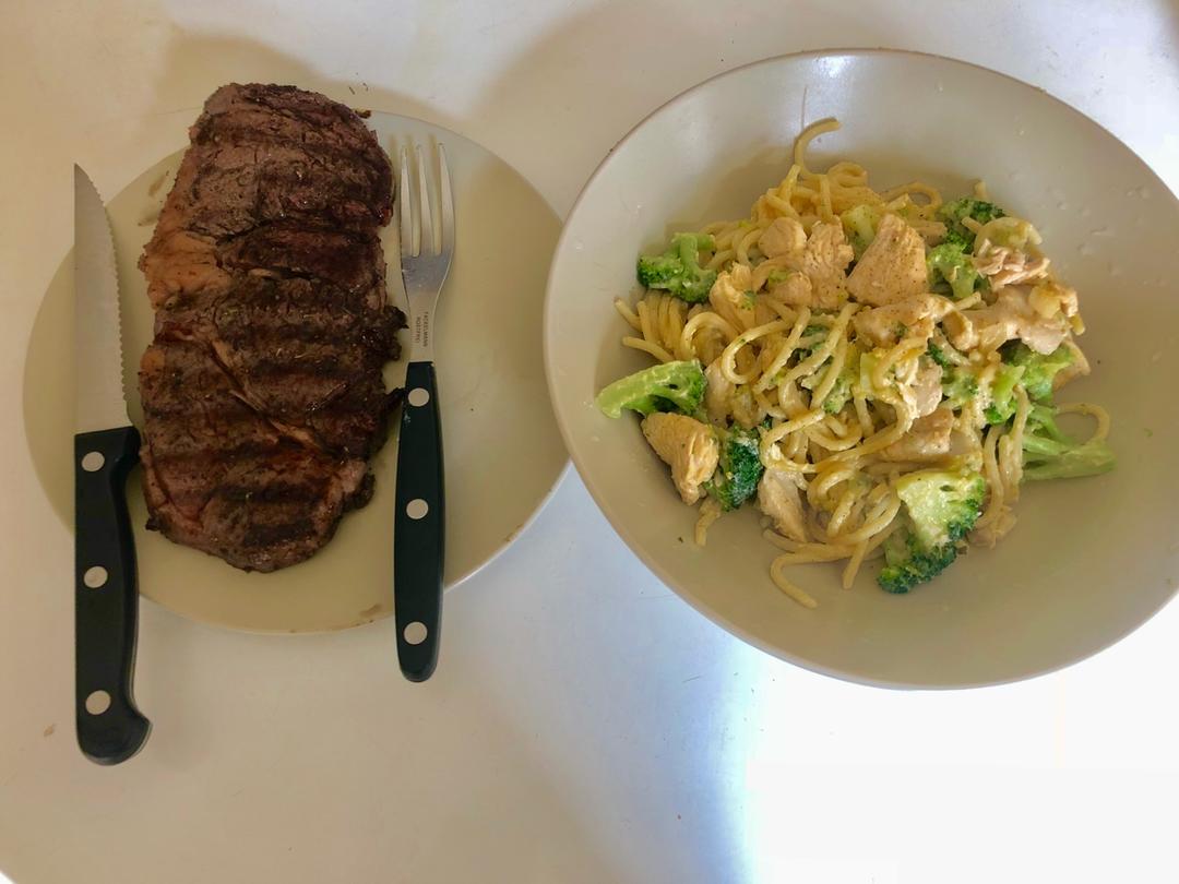 奶油蘑菇鸡肉意面