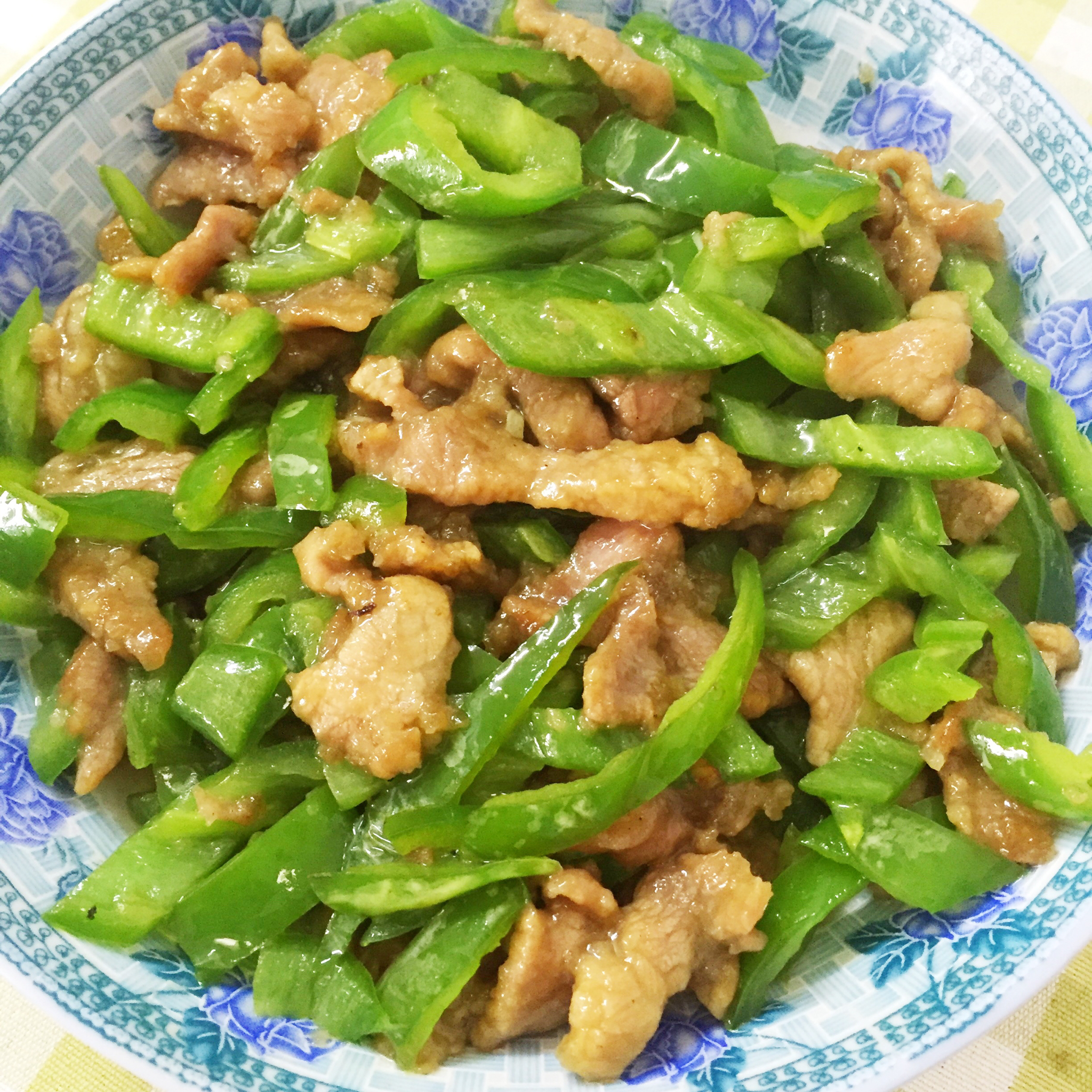 伊丽莎白丸子酱做的青椒炒肉