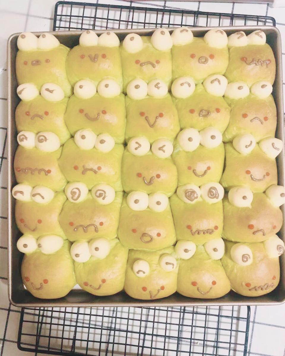 青蛙挤挤小面包