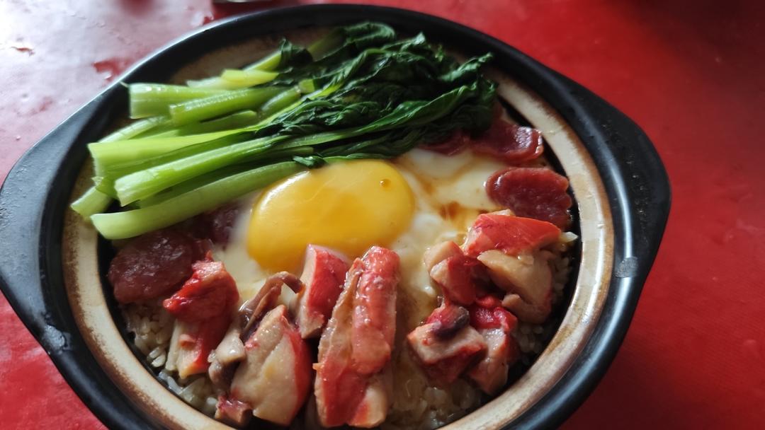 腊鸡腿煲仔饭
