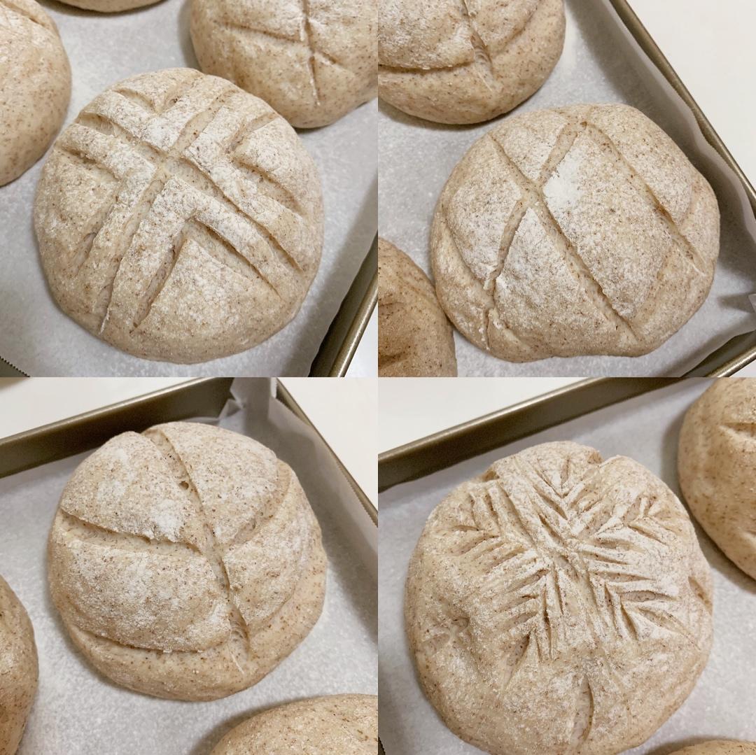 瀑布般拉丝效果                           黑麦紫米麻薯软欧