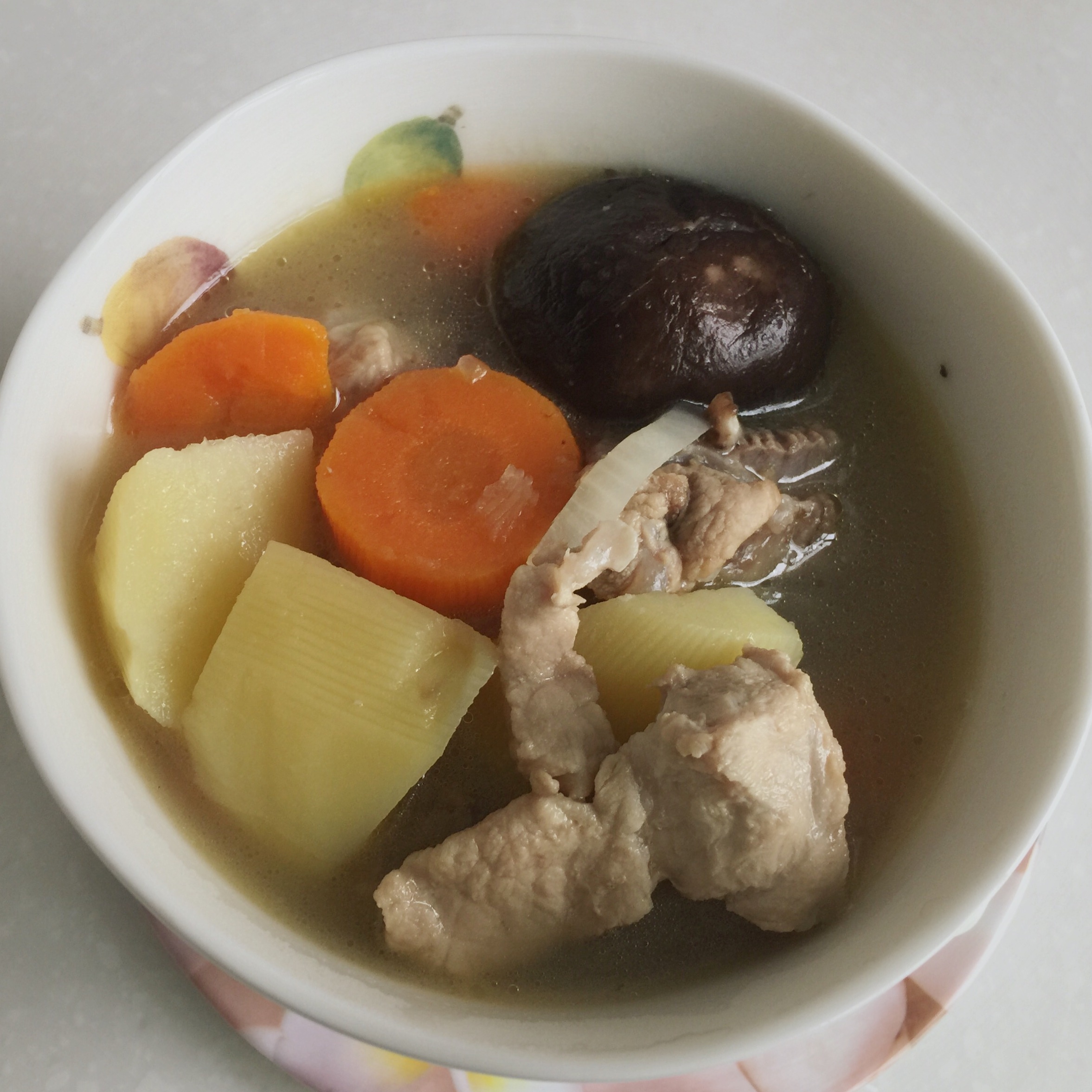 胡萝卜土豆排骨汤的做法