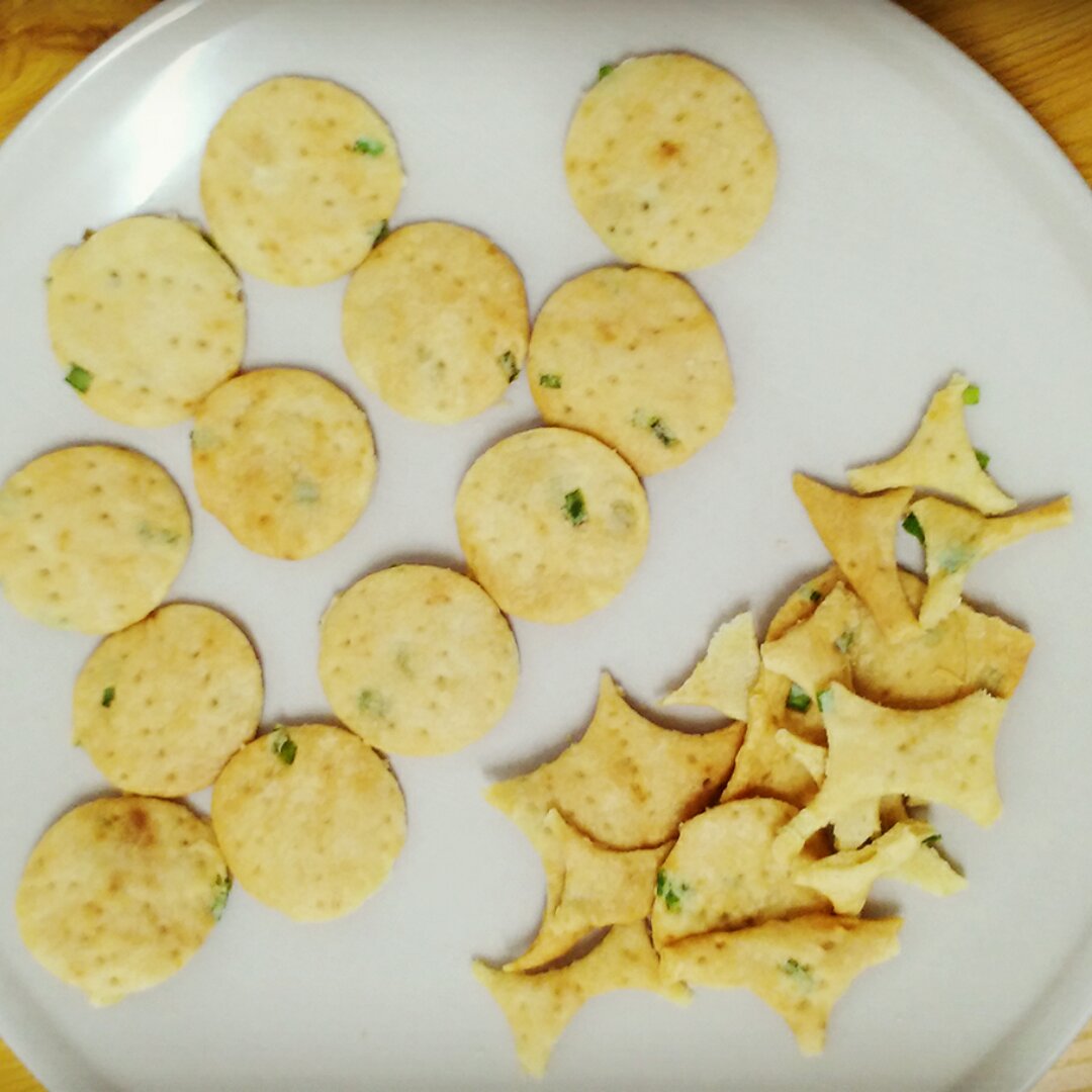 零经验也不怕：葱香苏打饼，据说好吃到六亲不认