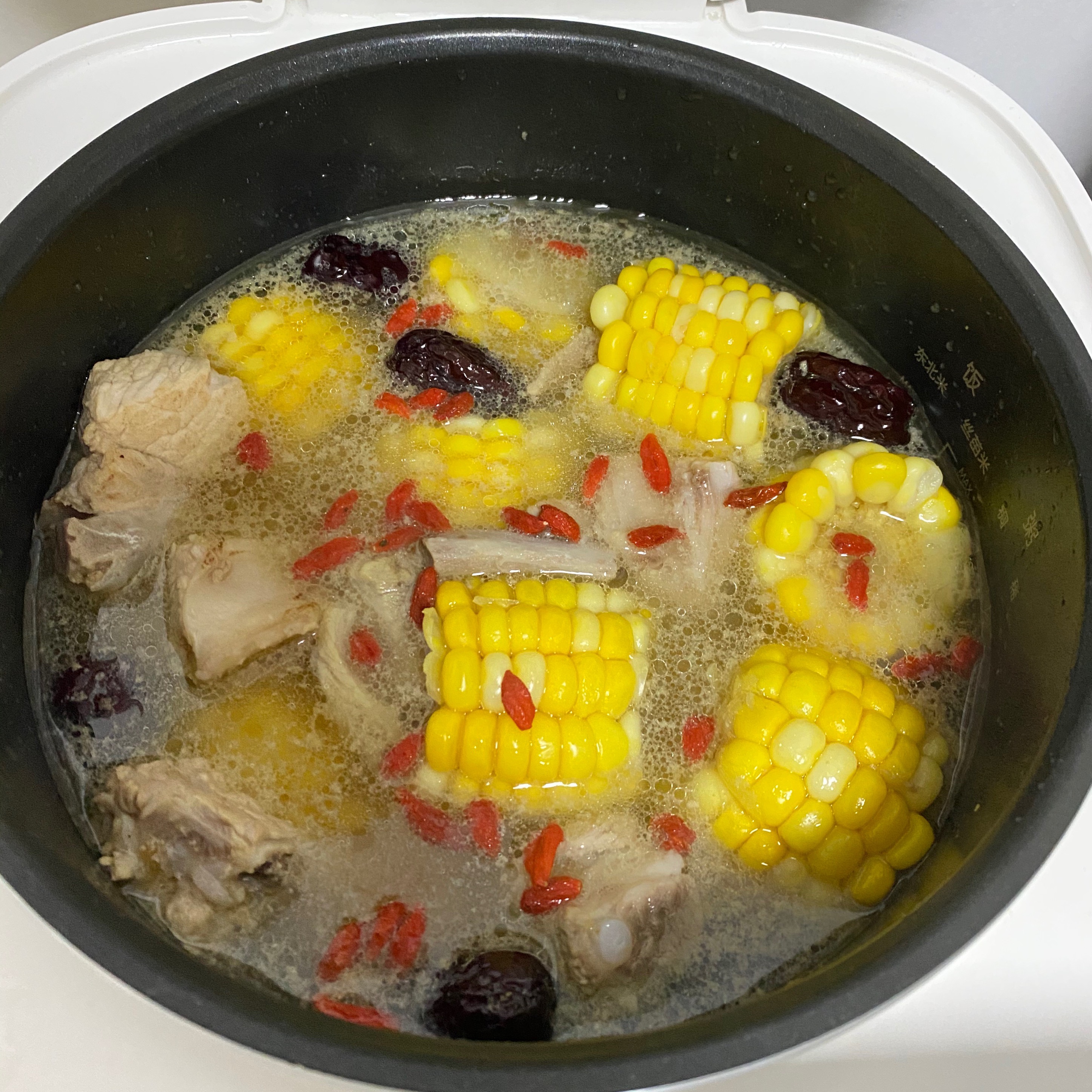玉米百合排骨汤的做法