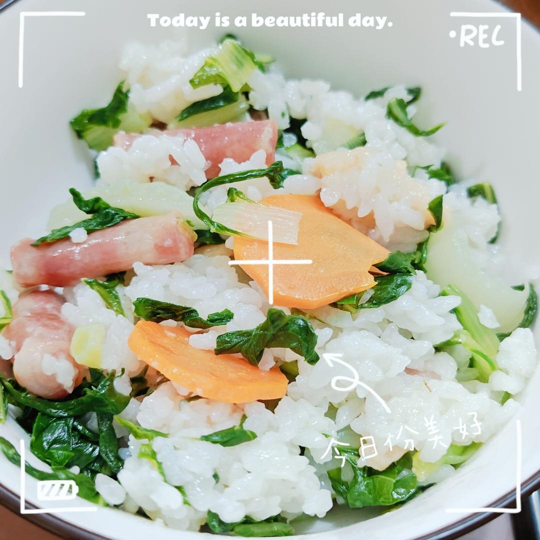 碧绿生青的咸肉香肠菜饭