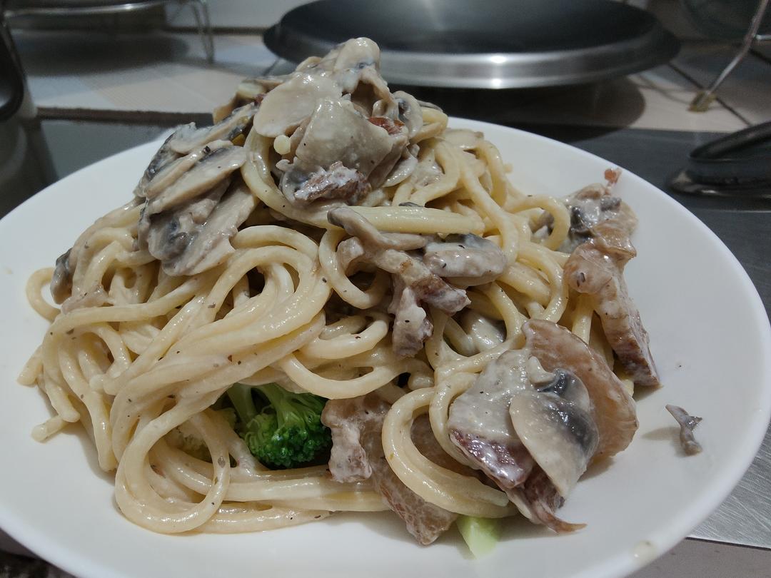 用牛奶也可以做奶油培根意面