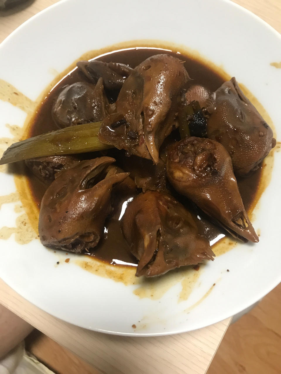 无敌好吃的酱鸡头，闺蜜抱着盆啃了一宿