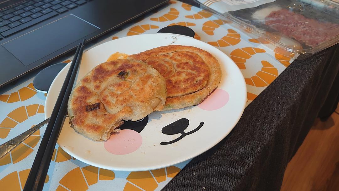 半发面家常葱油饼 凉了不硬 做法简单 附细节视频详解