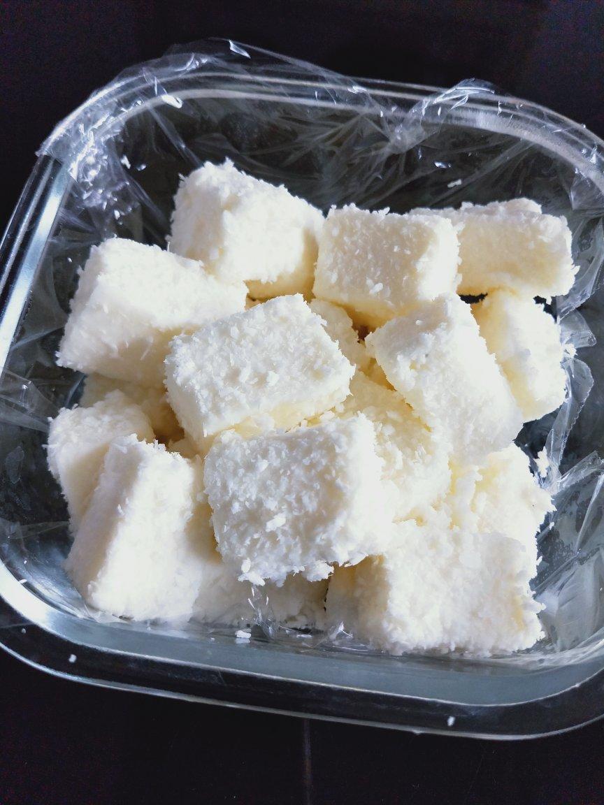 蔓越莓椰蓉牛奶小方