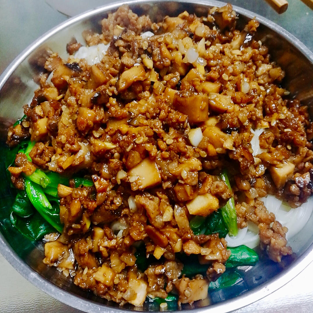 蒜苗蟹蟹做的万能香菇肉酱下饭酱,香菇肉酱面,香菇肉酱盖饭