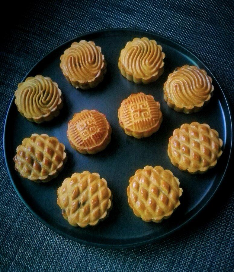 广式莲蓉（豆沙）蛋黄月饼（超详细步骤）