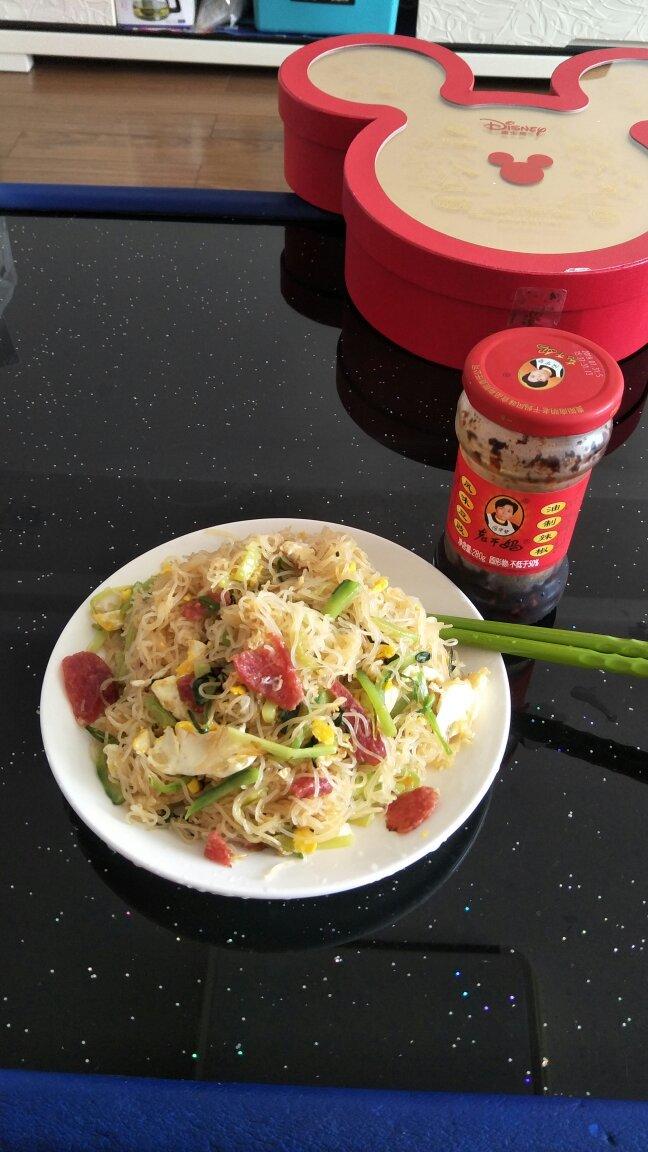 胡萝卜黄瓜炒粉丝