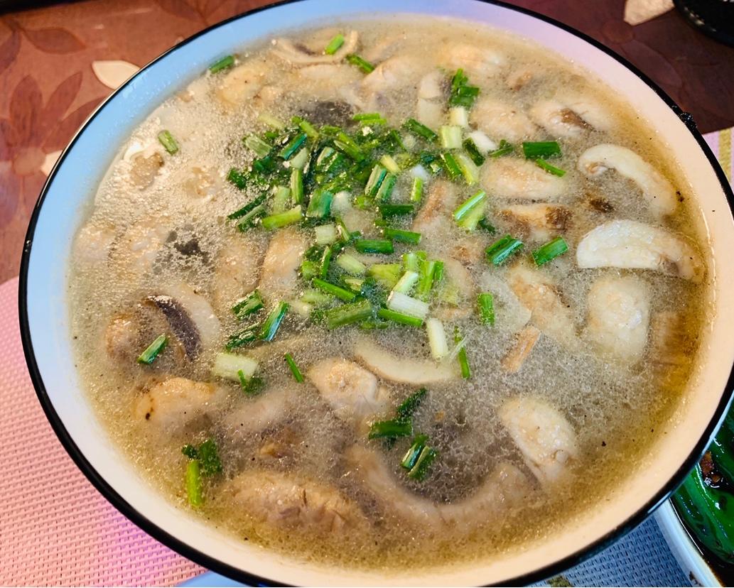 蘑菇肉片汤