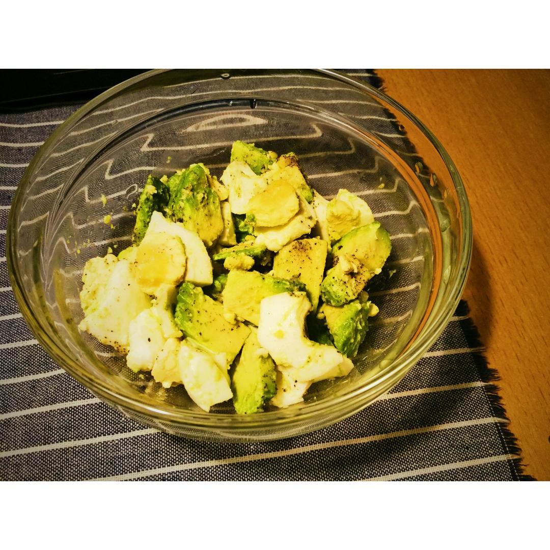 早餐之牛油果鸡蛋沙拉