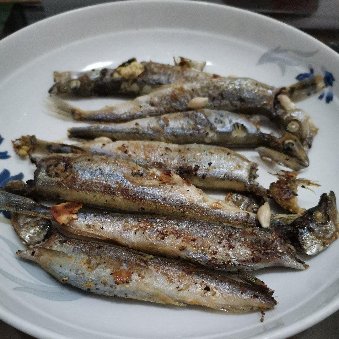 香煎多春鱼