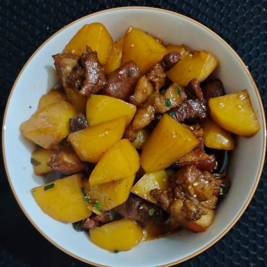 红烧肉炖土豆（丝毫不腻）