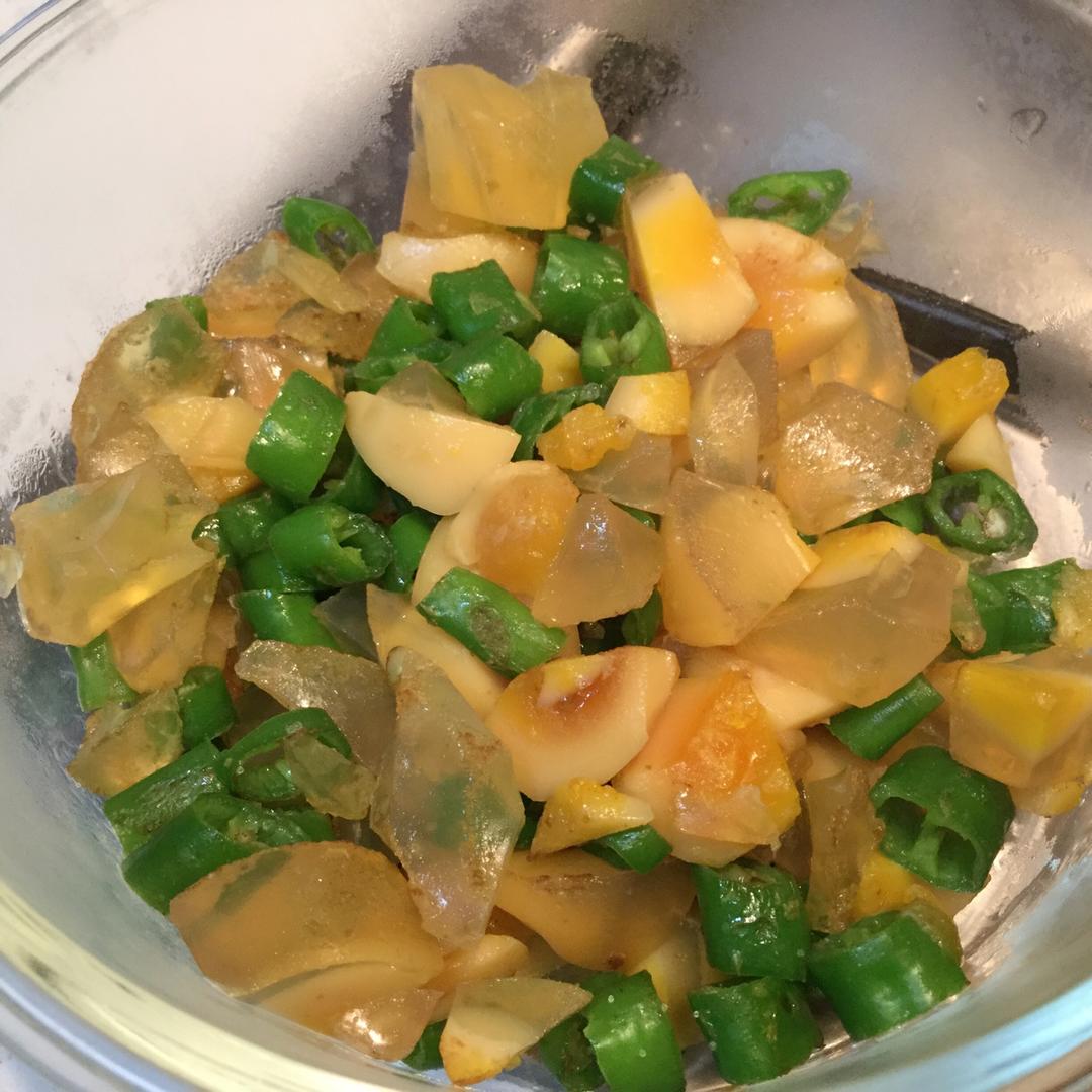 尖椒肉末炒皮蛋