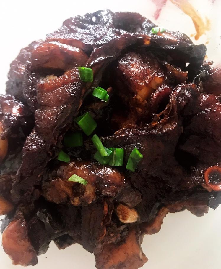 爆鱼。又叫熏鱼。