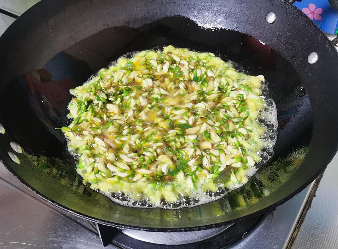 槐花煎蛋（翻车版）