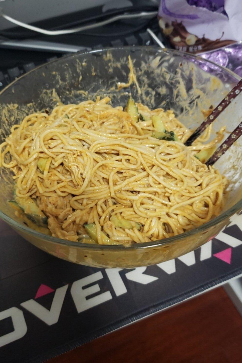 麻酱鸡丝凉面