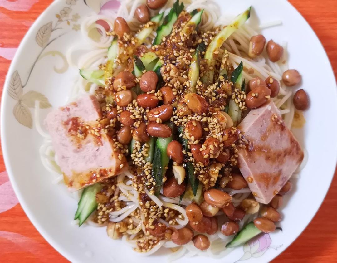 酸辣凉拌面，天热就爱吃这口