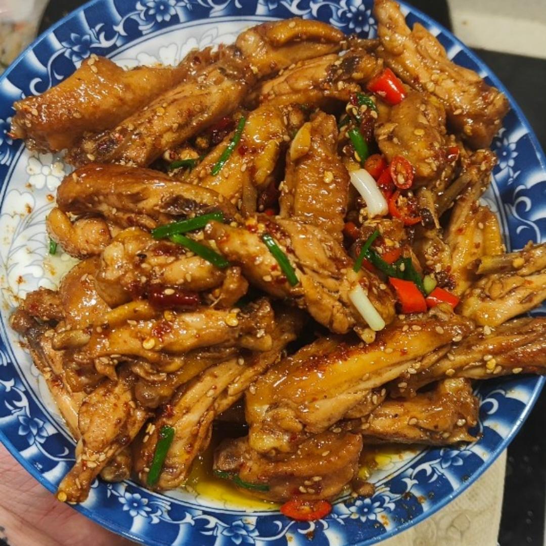 香辣鸡翅（手指都舔干净）