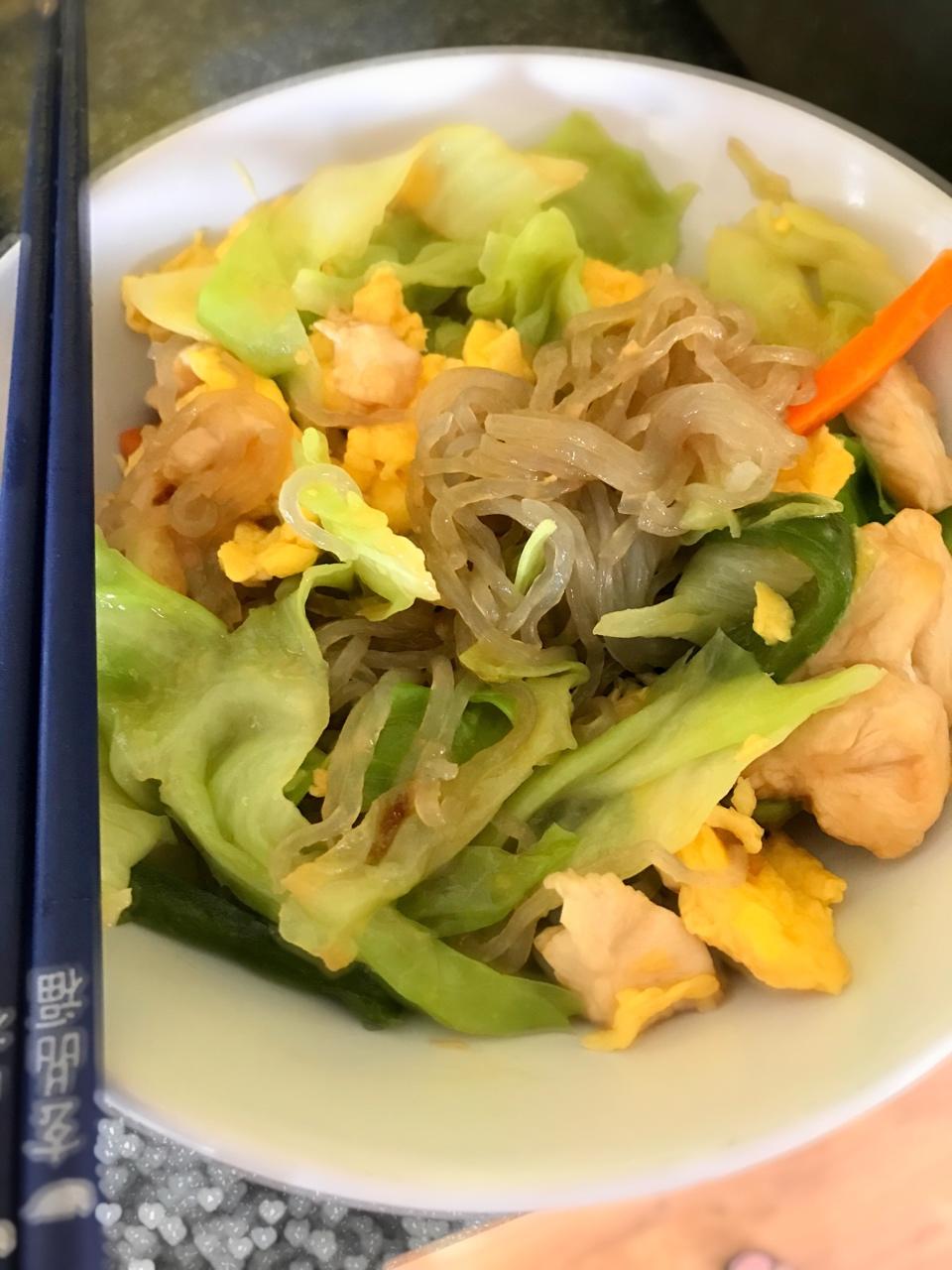 包菜粉丝炒鸡蛋
