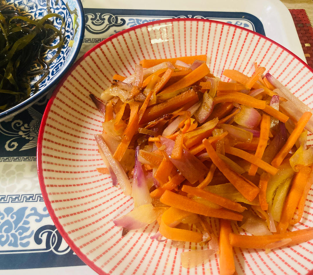 胡萝卜洋葱炒鸡蛋