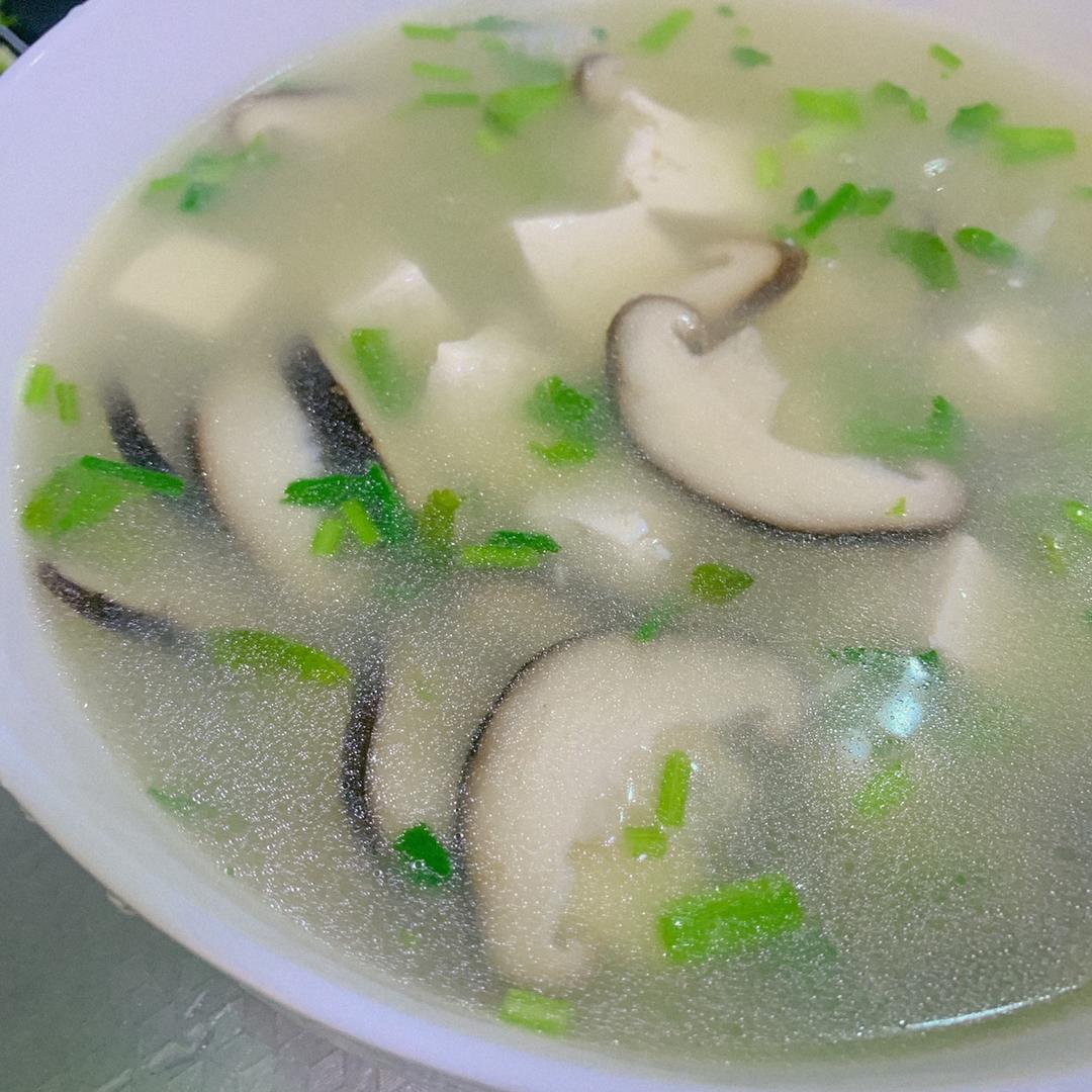 赞                  香菇豆腐汤              豆腐,鲜香菇,葱末