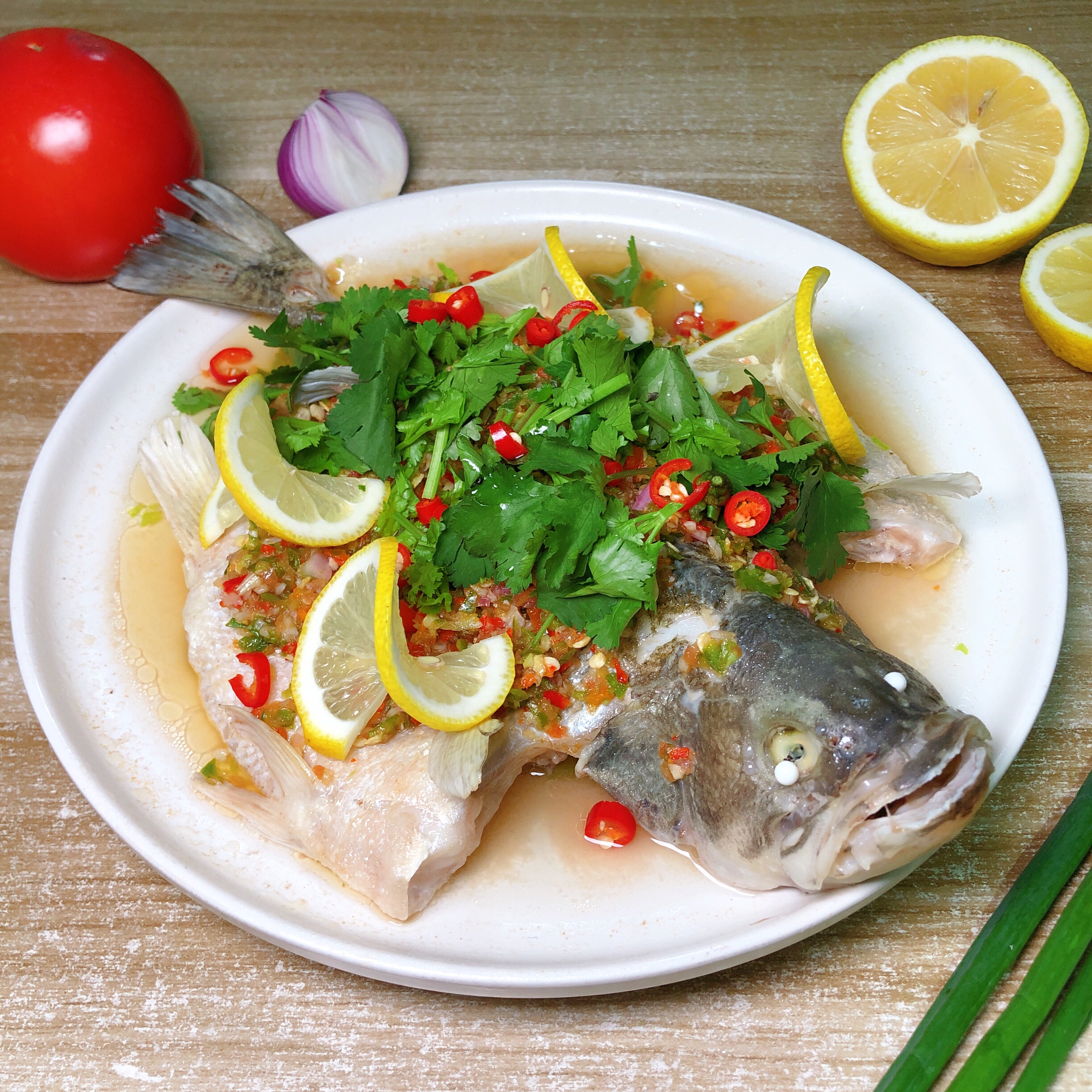 琳哥的🍋泰式柠檬鲈鱼🐟
看起来很厉害🤩做起来很简单🤗吃起来很美味🤤！的做法