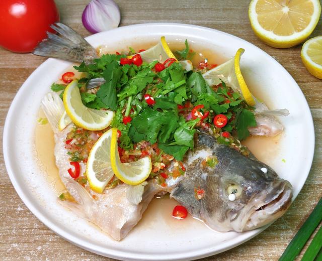琳哥的🍋泰式柠檬鲈鱼🐟
看起来很厉害🤩做起来很简单🤗吃起来很美味🤤！的做法