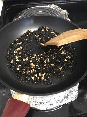 黑芝麻汤圆（皮薄馅大少糖）的做法 步骤1