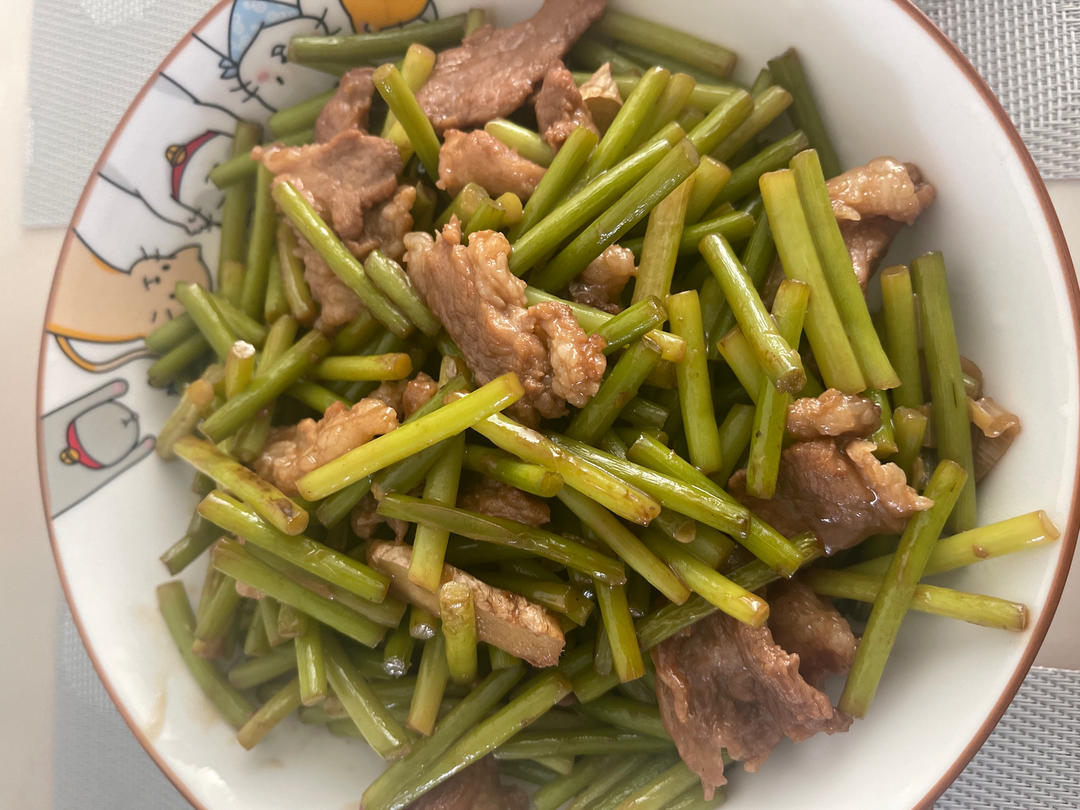 简单易做的下饭菜－蒜苔炒肉