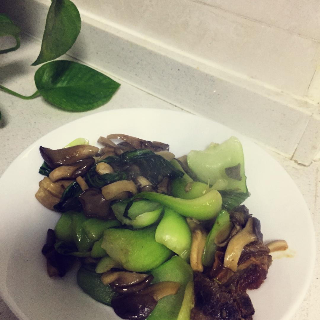 平菇炒青菜