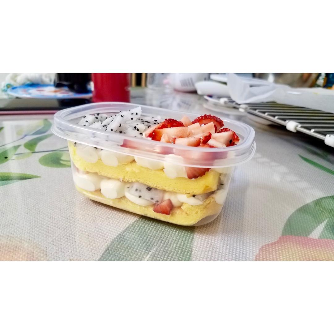 草莓奶油蛋糕盒子