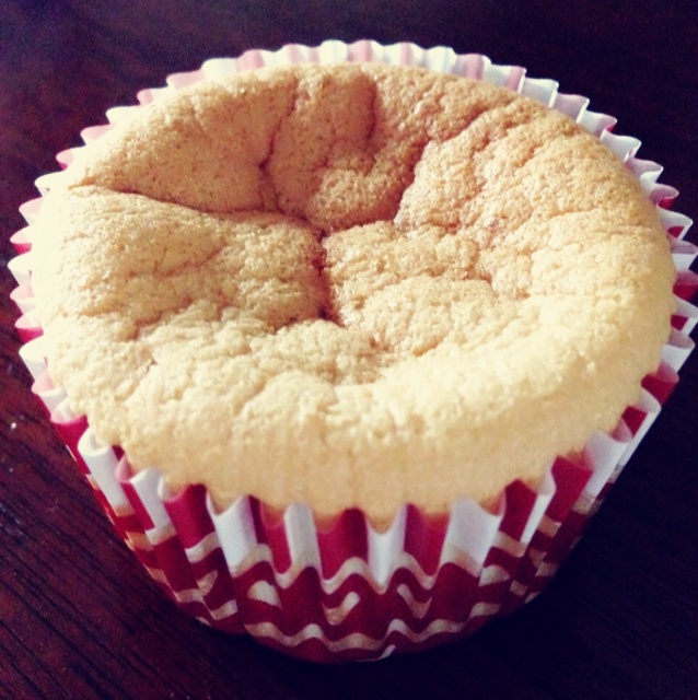 戚风杯子蛋糕^_^不开裂不回缩喔～