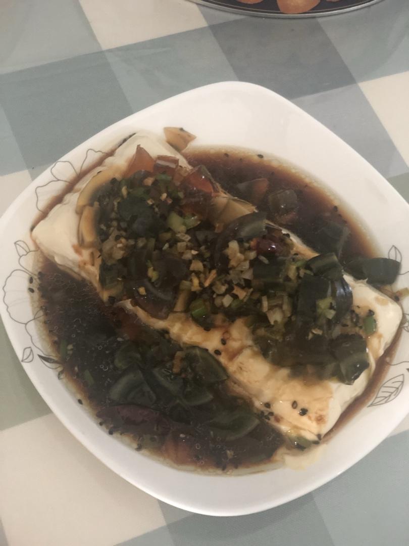 皮蛋拌豆腐