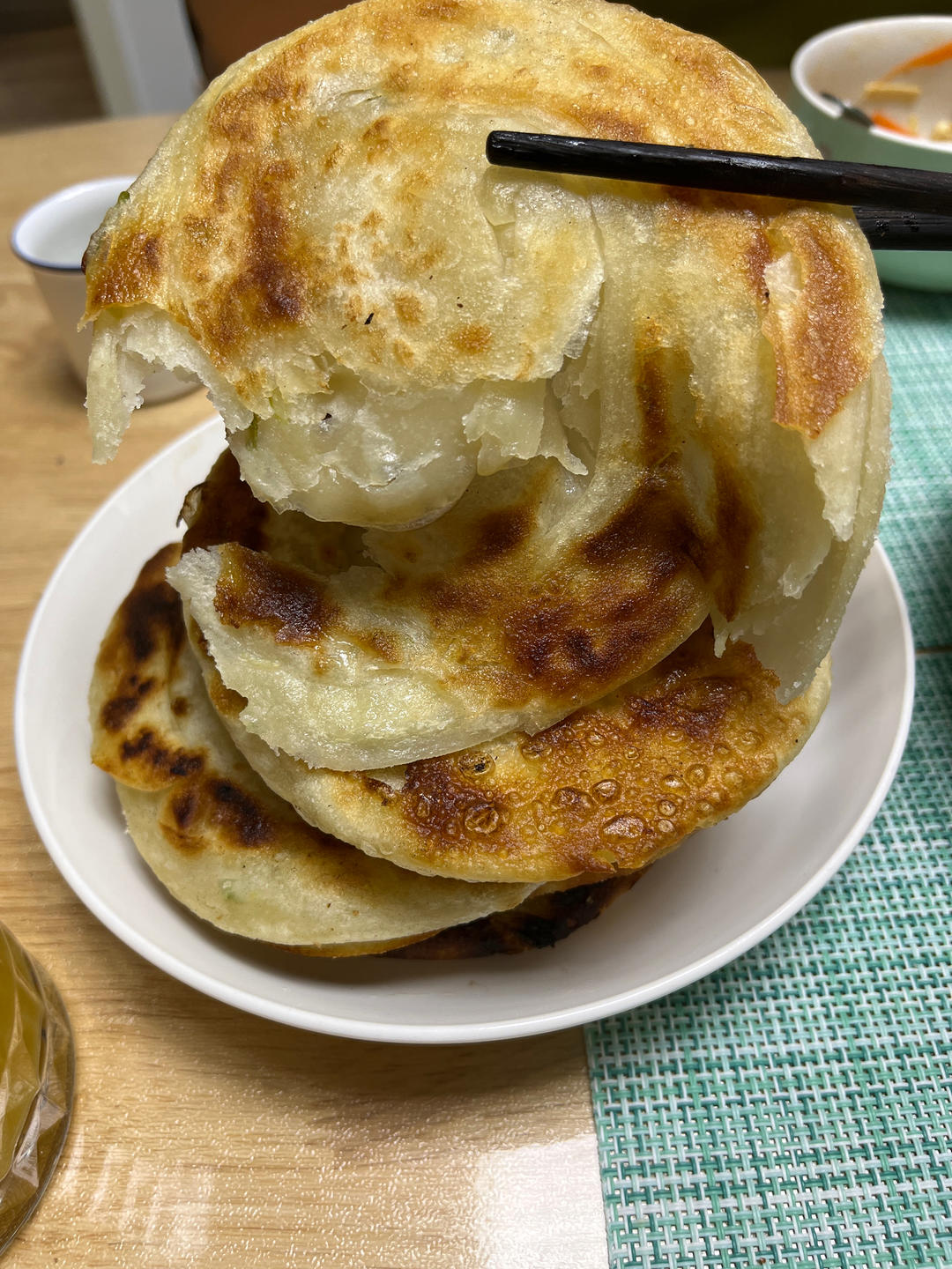 家常葱油饼 柔软多层 凉了也不硬 附细节视频详解