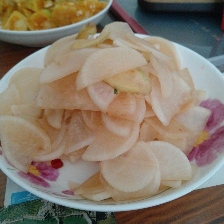 厨师长教你：“酸辣萝卜片”的家常做法，非常开胃