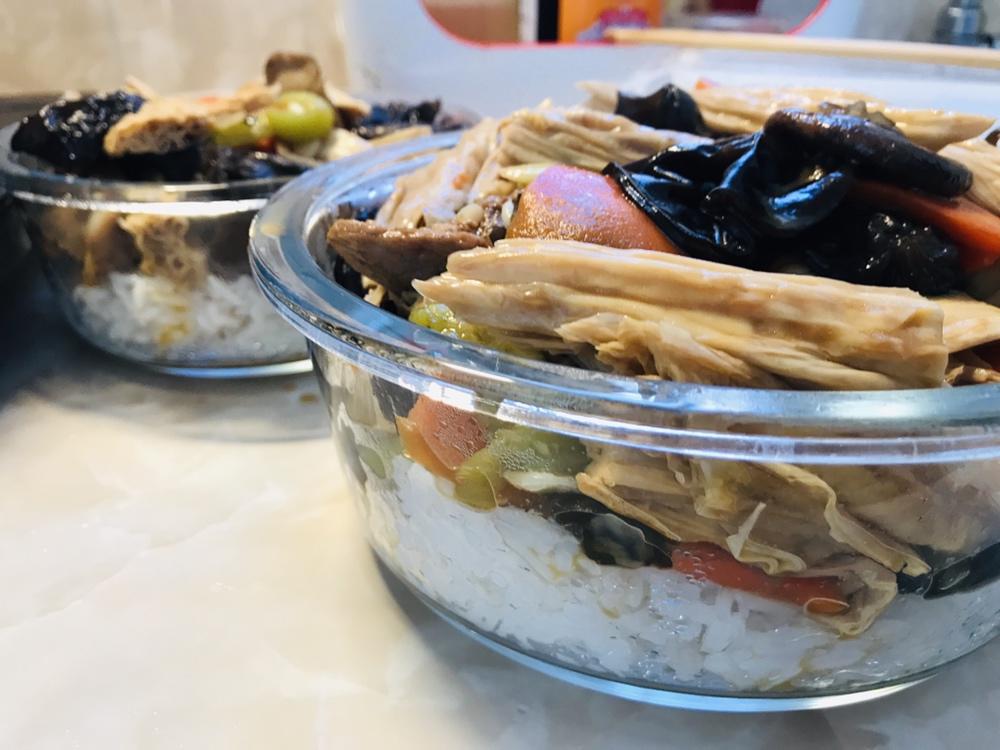 堂妈小厨  五花肉香菇烧腐竹