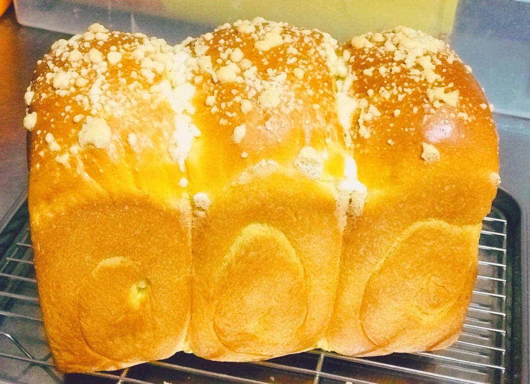 面包 芒果吐司 皮卡丘卡丘做的芒果吐司赞 芒果果肉,鸡蛋,水,细砂糖